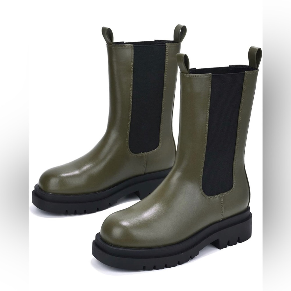 New-Cape Robbin Vegas Chelsea Boots, size 9, olive green